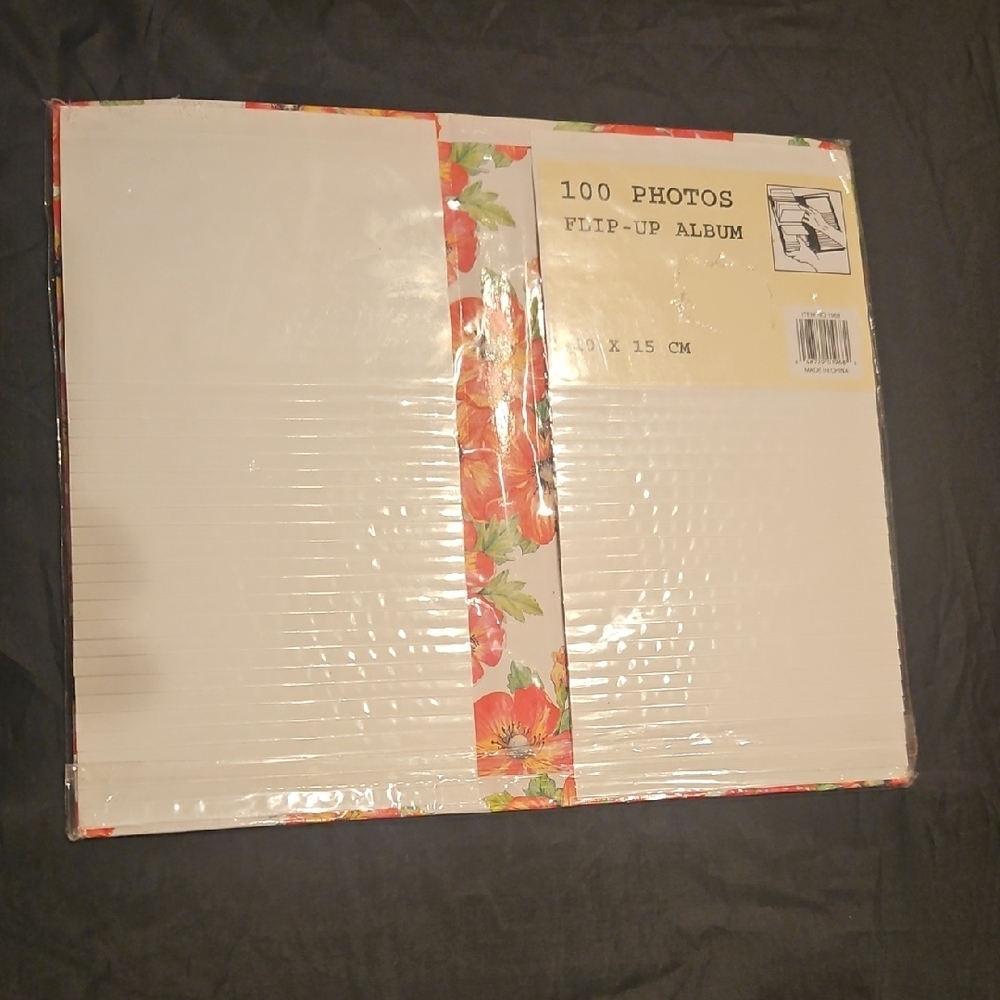 New! Photo Album for 100 Photos NWT Floral